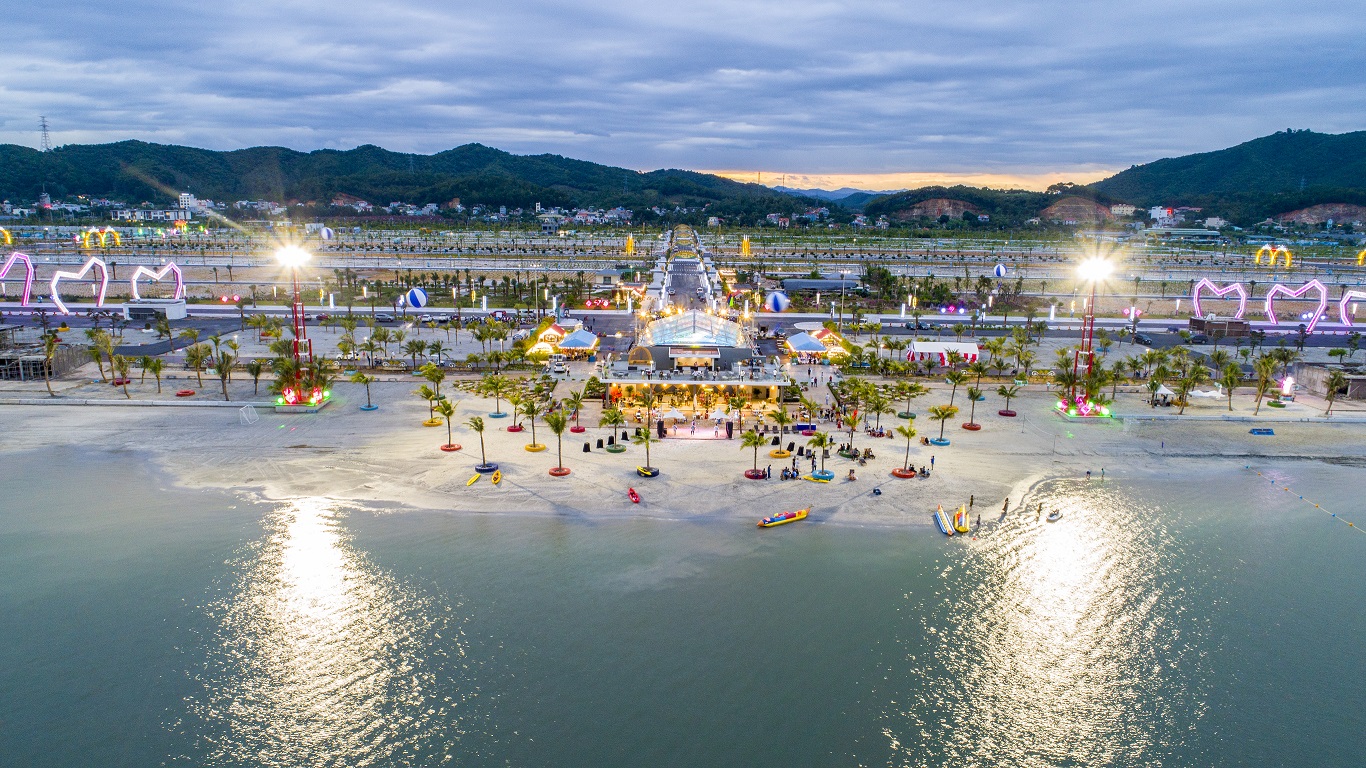 Bãi tắm khu đô thị phương đông vân đồn