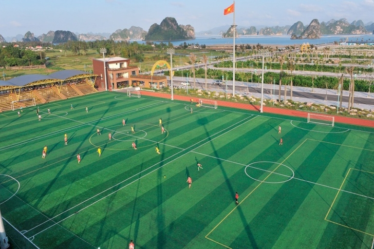Sân bóng đá Phương Đông Vân Đồn